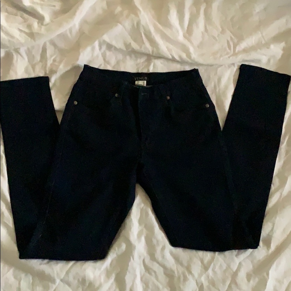 NWOT women’s Venus brand skinny jeans size 6.